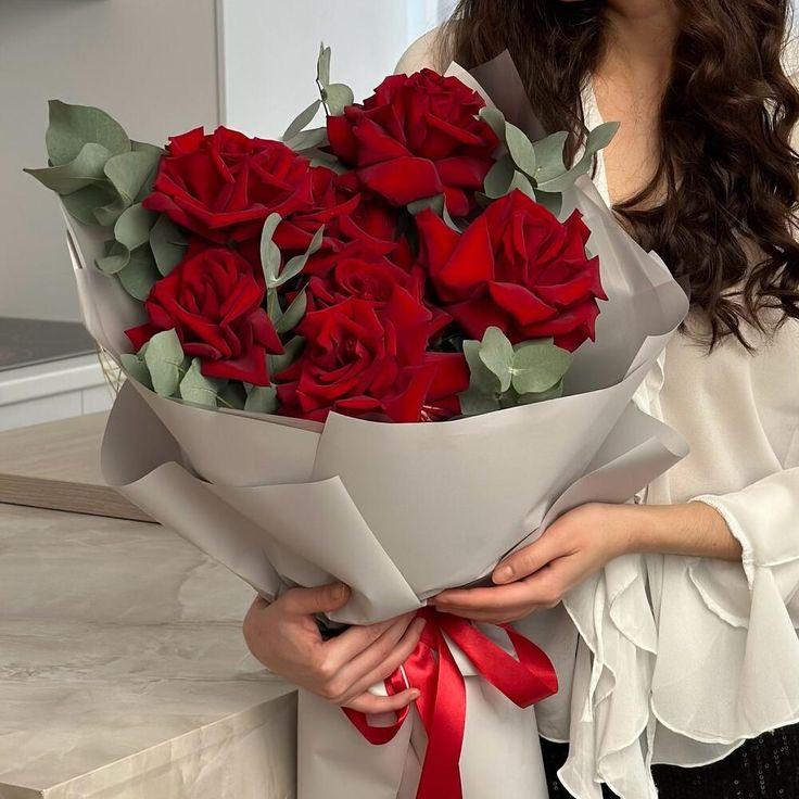 ElmZipLab workshop space where corporate flower arrangements are designed and prepared for business delivery